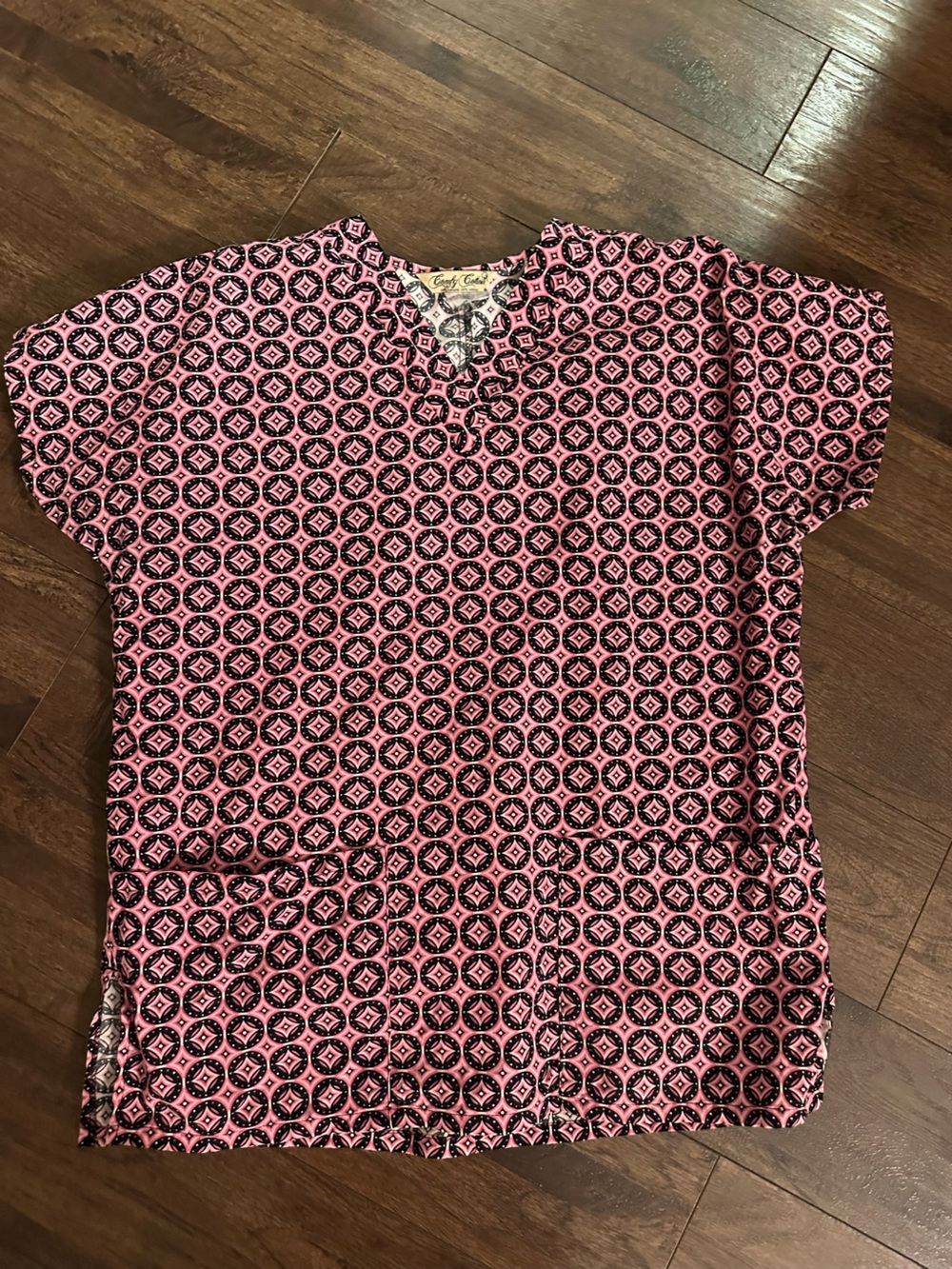 Comfy Cotton Scrub Top Women's Pink Geometric Short Sleeve
